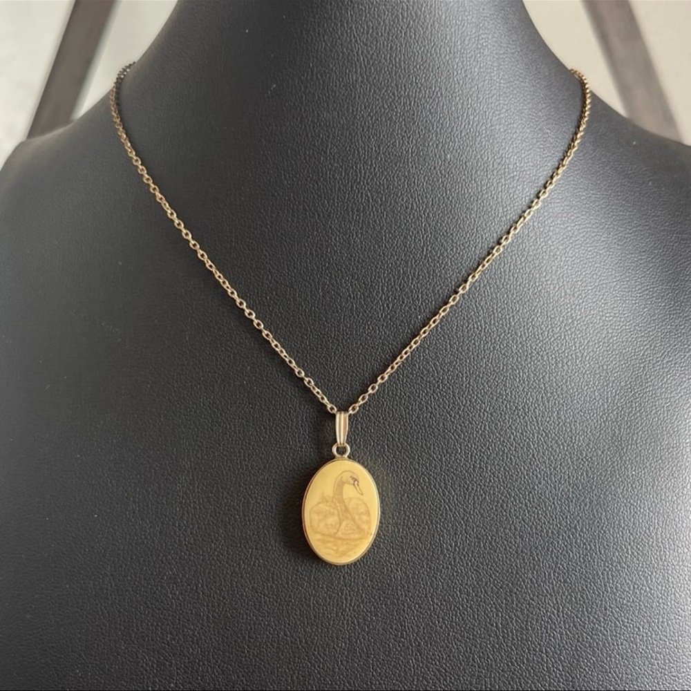 Barlow Pendant Necklace